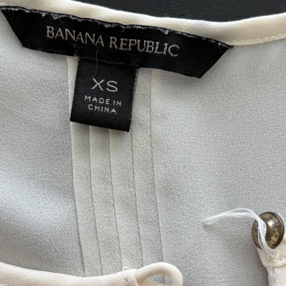 Banana Republic Semi-Sheer Tunic w/Ruffle Bottom Cream Size XS EUC - Picture 5 of 8